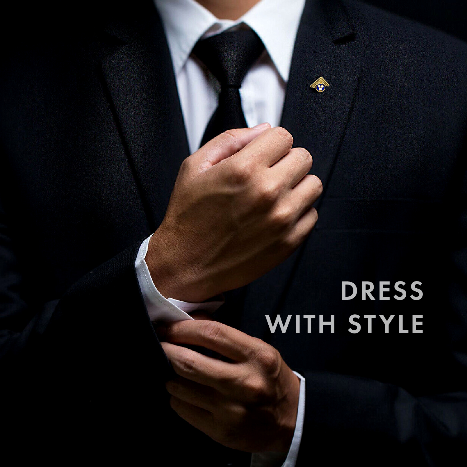 Gilt Metal Past Master's Masonic Lapel Pin